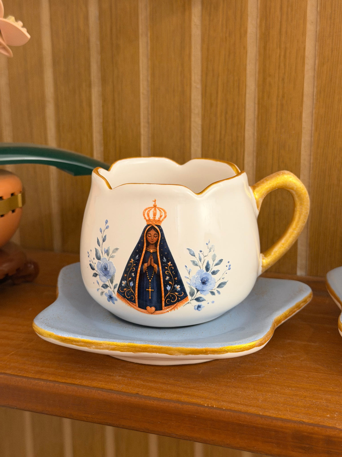 Xícara Nossa Senhora Aparecida de Porcelana Coleção Vó Bina