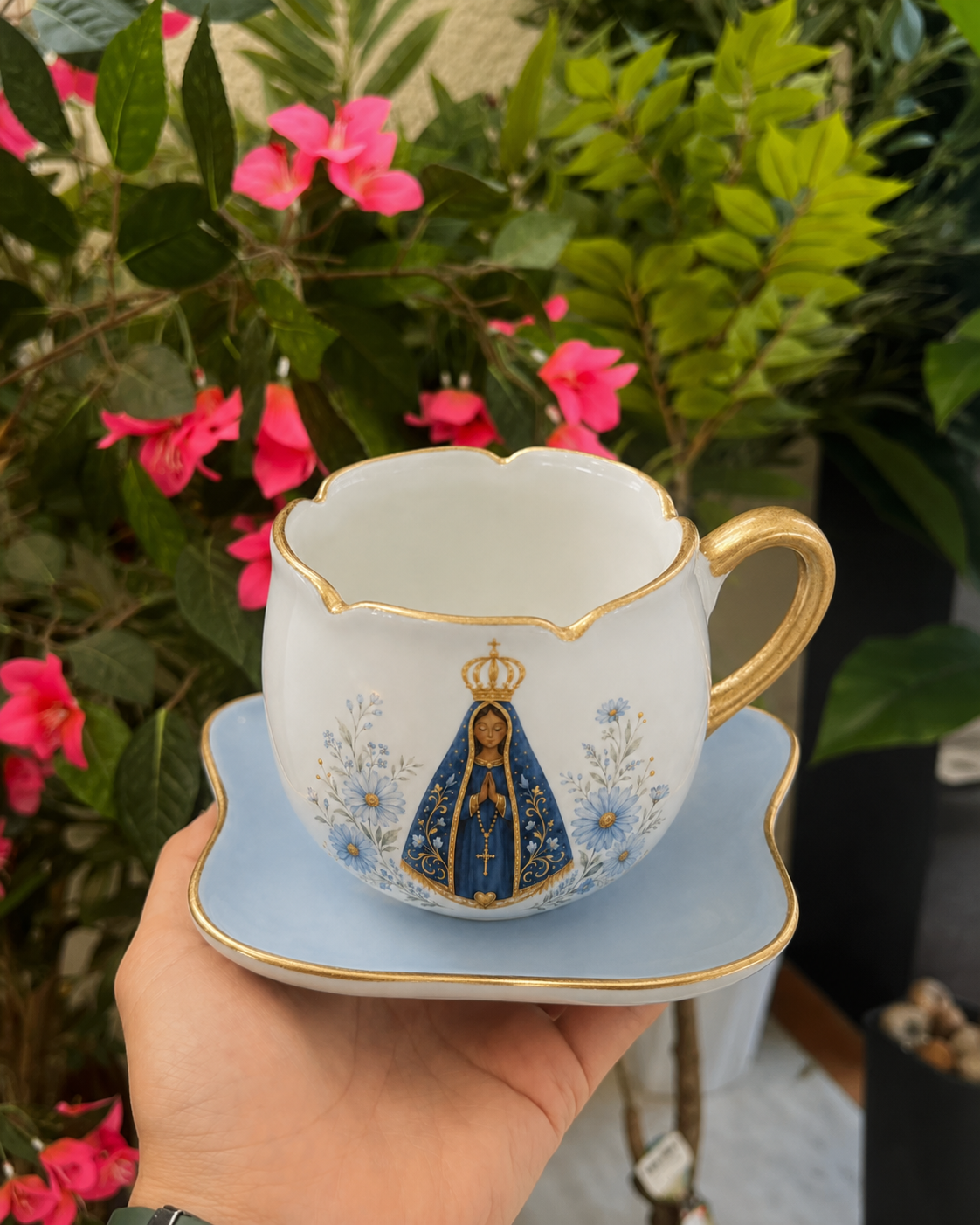 Xícara Nossa Senhora Aparecida de Porcelana Coleção Vó Bina